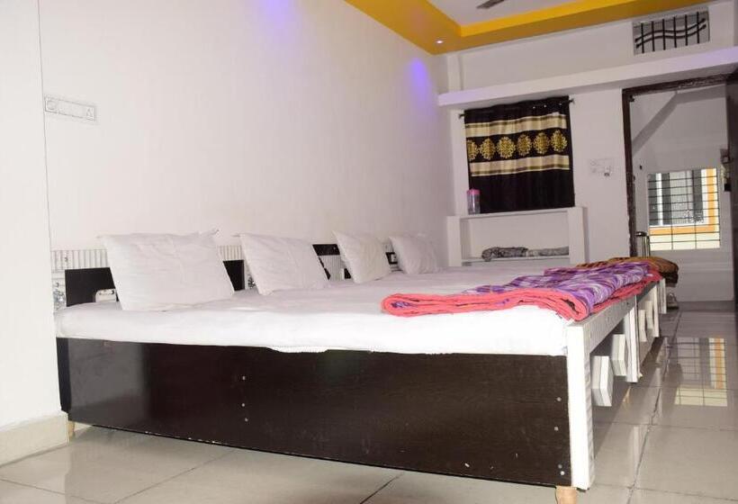 Семейный Номер, Gurudham Guest House