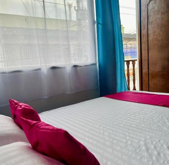 Четырехместный Номер Стандарт с Балконом, Casa Hotelgitanos