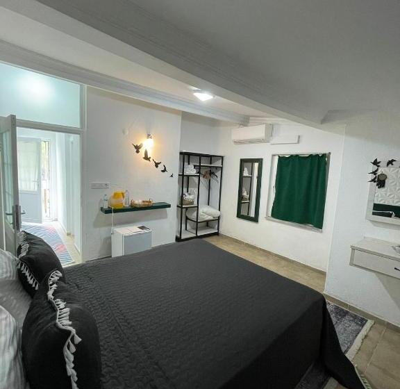 اتاق خانوادگی با چشم‌انداز باغ, Ki̇raz Beach Otel