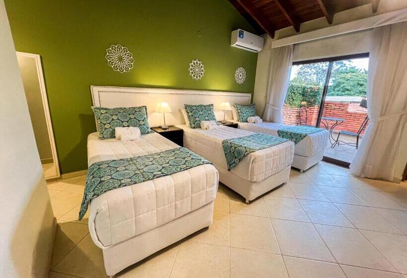اتاق استاندارد سه تخته با بالکن, Mburucuyá Hotel Boutique