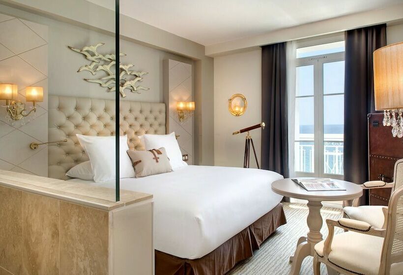 Номер Deluxe Вид на Море, Grand Hotel Des Sablettes Plage, Curio Collection By Hilton