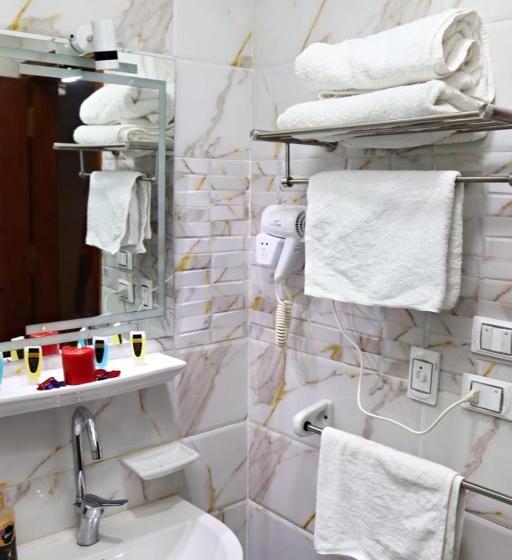 اتاق سوپریور سه تخته, Luca Pyramids Inn