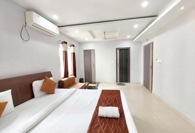 带大床的豪华间, Shivangi Puri  Perfect Location With Comfortable Room