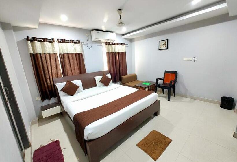 带大床的豪华间, Shivangi Puri  Perfect Location With Comfortable Room