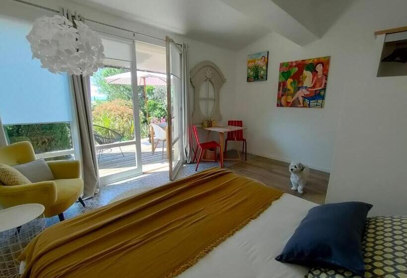 Трехместный Номер Стандарт Вид на Бассейн, Villa Cabrida
