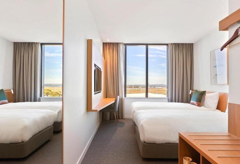 带大床的标准工作室, Mantra Hotel At Sydney Airport