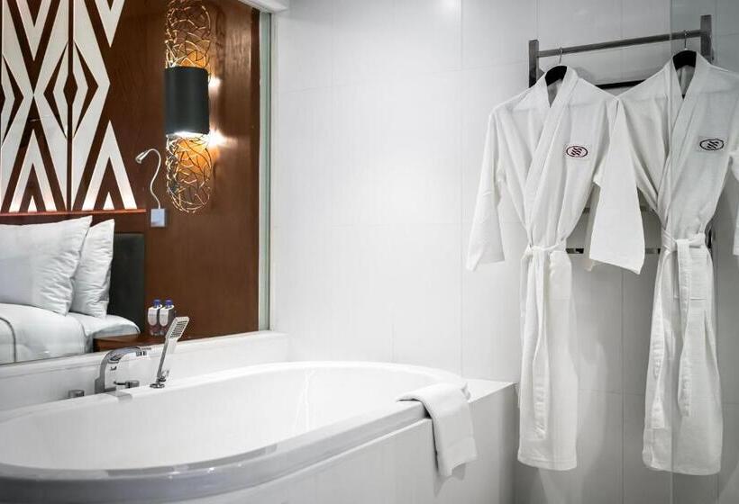 스위트 킹사이즈 침대, Crowne Plaza Fiji Nadi Bay Resort & Spa, An Ihg