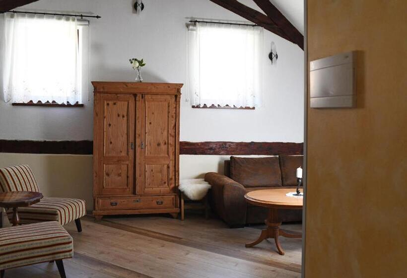 سوییت, Hiša Linhart, Hotel & Restaurant