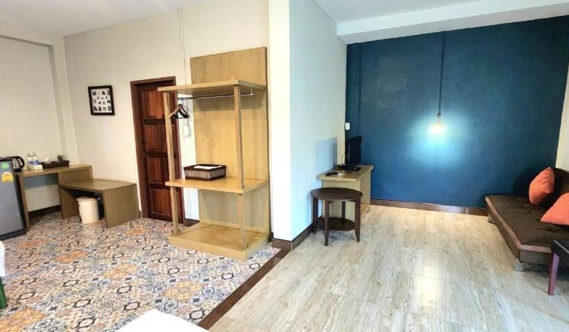 디럭스 트리플 룸, Busaya Resort & Cuisine