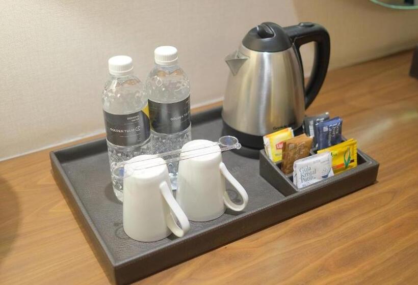 Номер Deluxe, Golden Tulip Holland Resort Batu