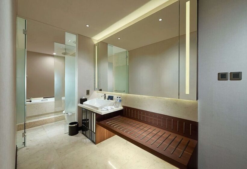 Номер Deluxe, Golden Tulip Holland Resort Batu