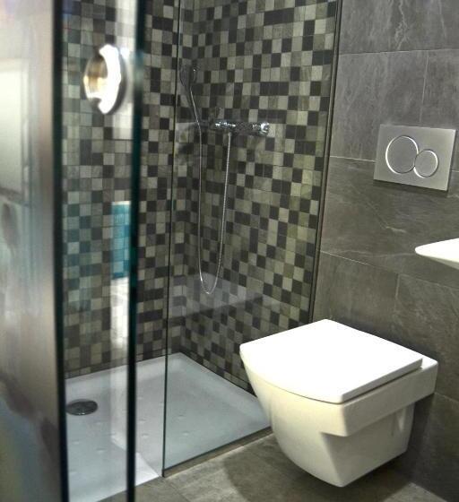 اتاق لوکس سه تخته, Bed&breakfast 10 Girona