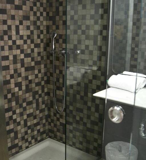اتاق لوکس سه تخته, Bed&breakfast 10 Girona
