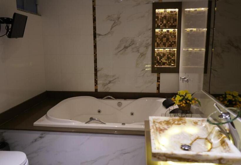 스위트 킹사이즈 침대, Pak Suites
