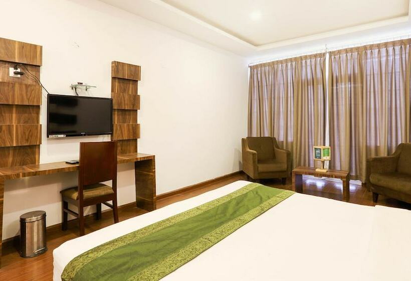 Номер Deluxe, Treebo Skydale Inn & Suites With Mountain View