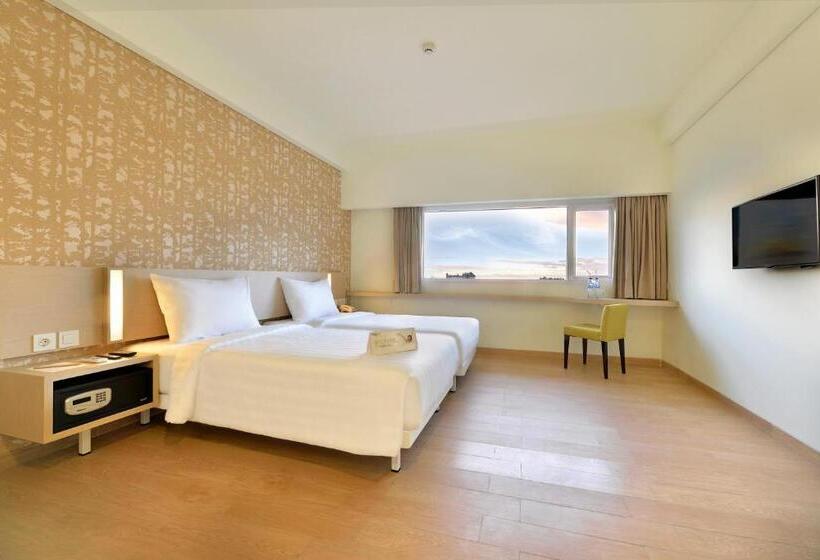 Номер Deluxe Вид на Город, Whiz Prime Hotel Sudirman Cilacap