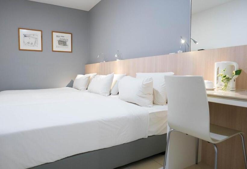 Номер Стандарт Трехместный, Country Inn