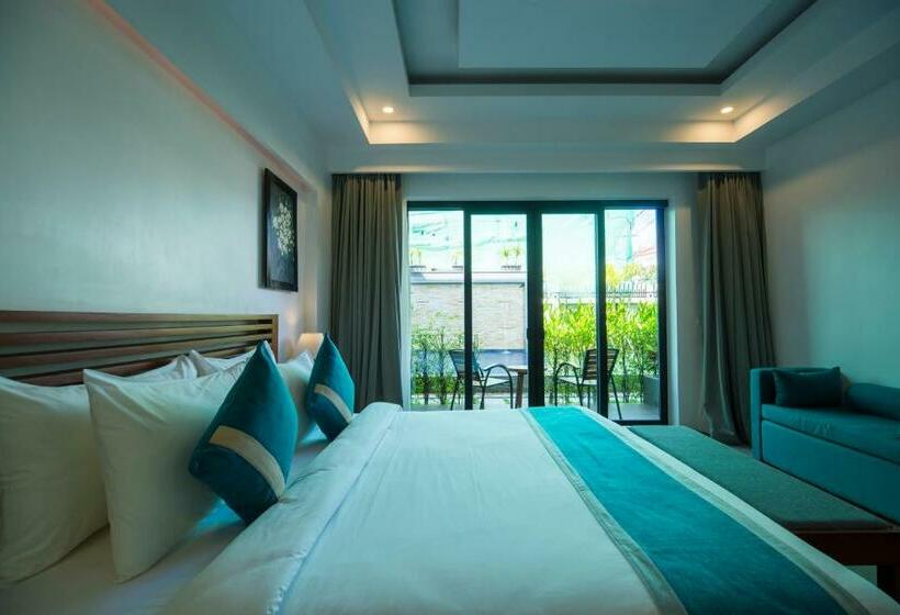غرفة ديلوكس مطلة على حمام السباحة, The Tito Suite Residence