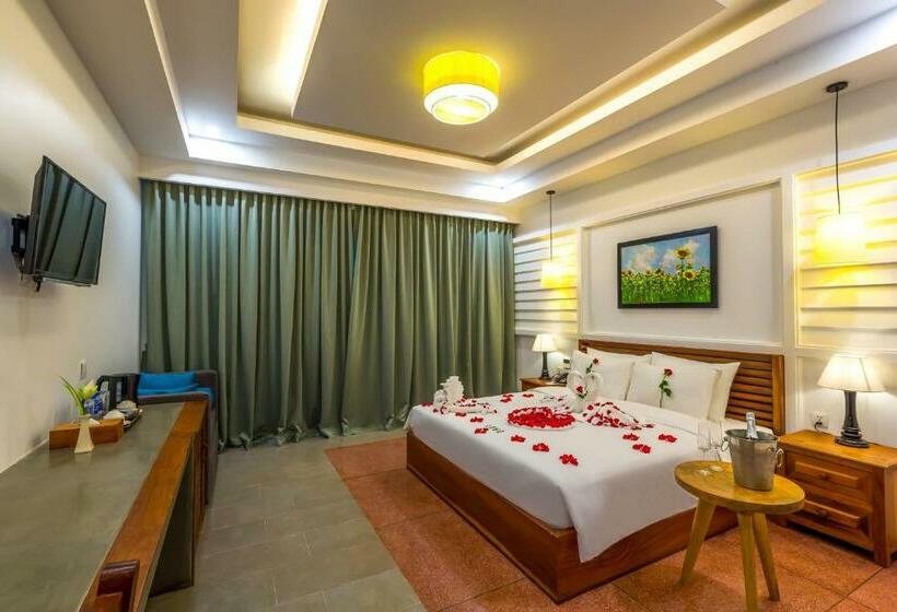 غرفة ديلوكس مطلة على حمام السباحة, The Tito Suite Residence