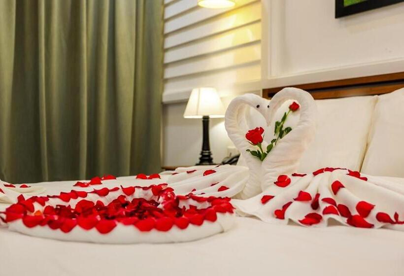 غرفة ديلوكس مطلة على حمام السباحة, The Tito Suite Residence