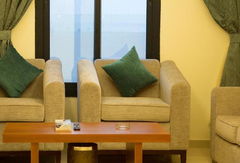 מיטת קינג בסוויטה, Rama Yanbu Hotel Suite