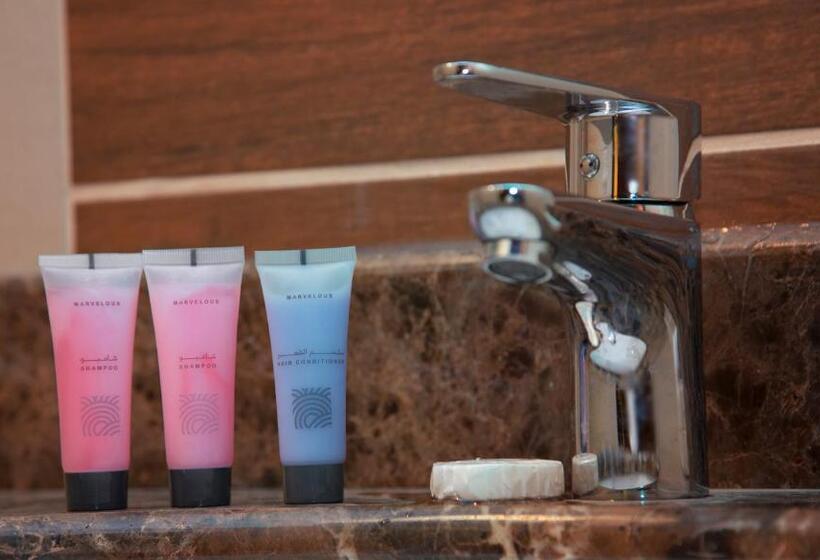מיטת קינג בסוויטה, Rama Yanbu Hotel Suite