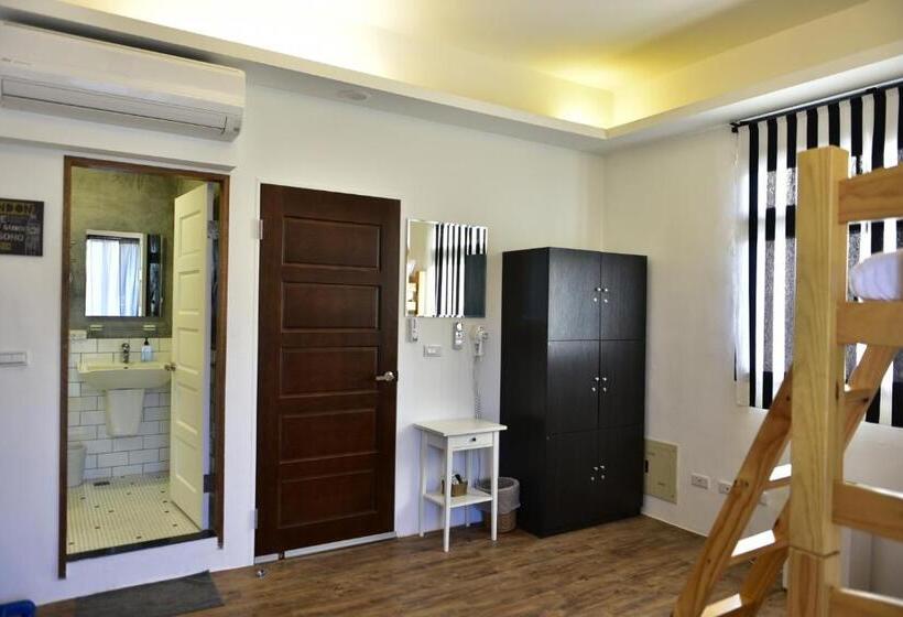 تختخواب در اتاق مشترک, 5963 Turn Right B&b