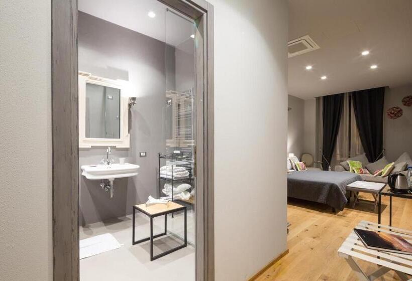 带大床的高级房间, Il Duomo Luxury Suite