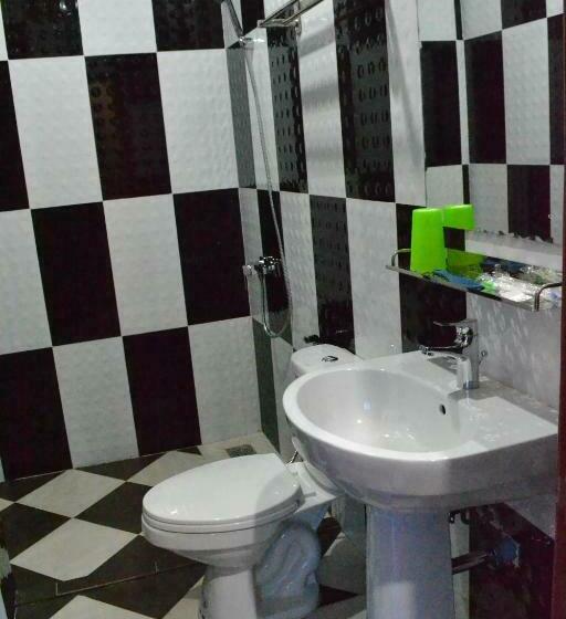 غرفة قياسية فردية, Capital Battambang
