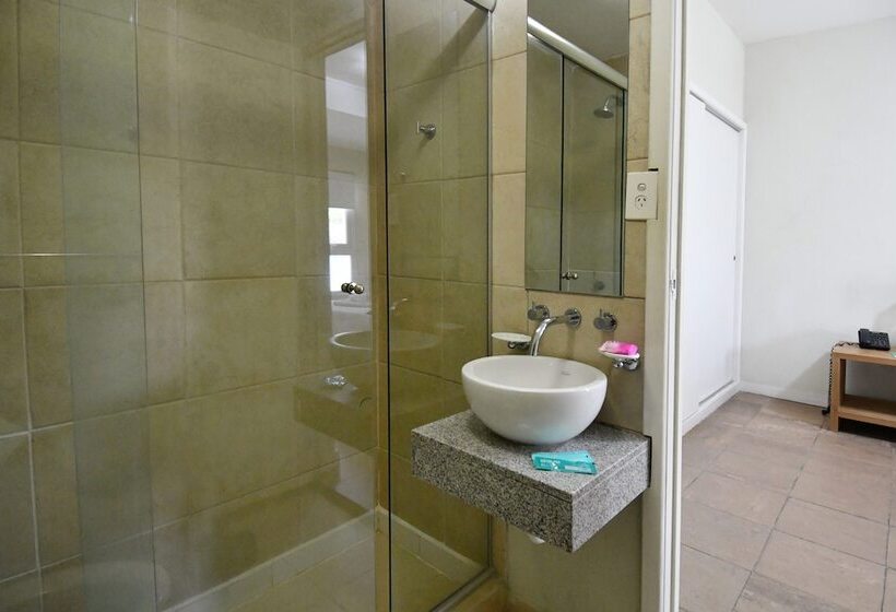 اتاق استاندارد چهار تخته, O2 Hotel Gesell