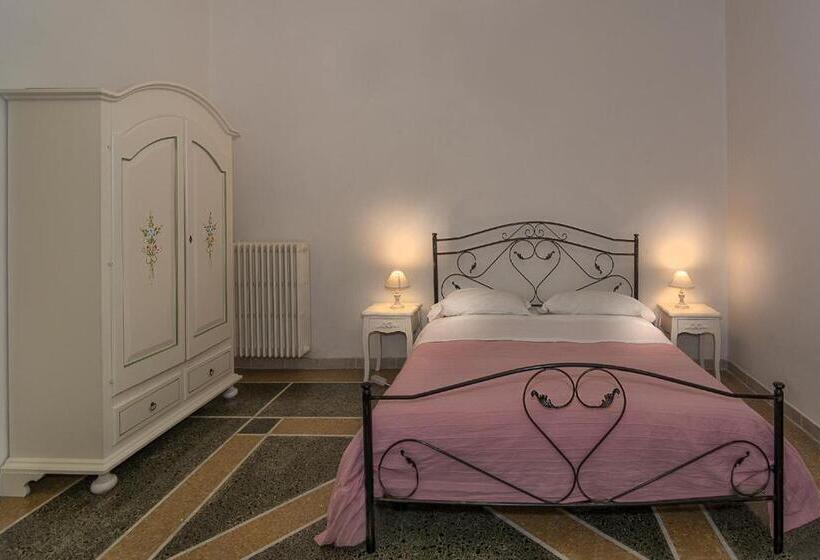 اتاق استاندارد سه نفره, Holiday Pisa Gare