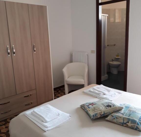 Triple Room Sea View, Rosy