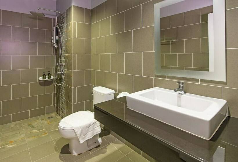اتاق لوکس, The Rich Sotel