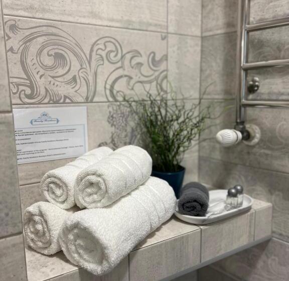 استودیوی استاندارد, Family Residence Boutique