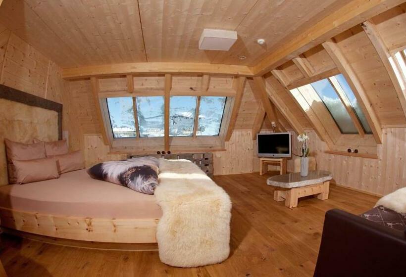 سوییت با چشم‌انداز کوه, Schneekarhütte