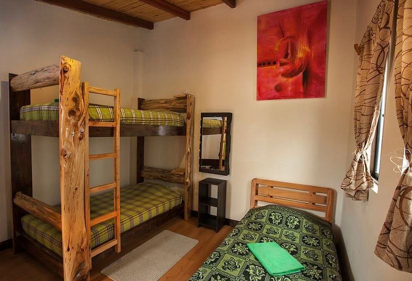 تختخواب در اتاق مشترک, Casa Hospedaje La Bohemia