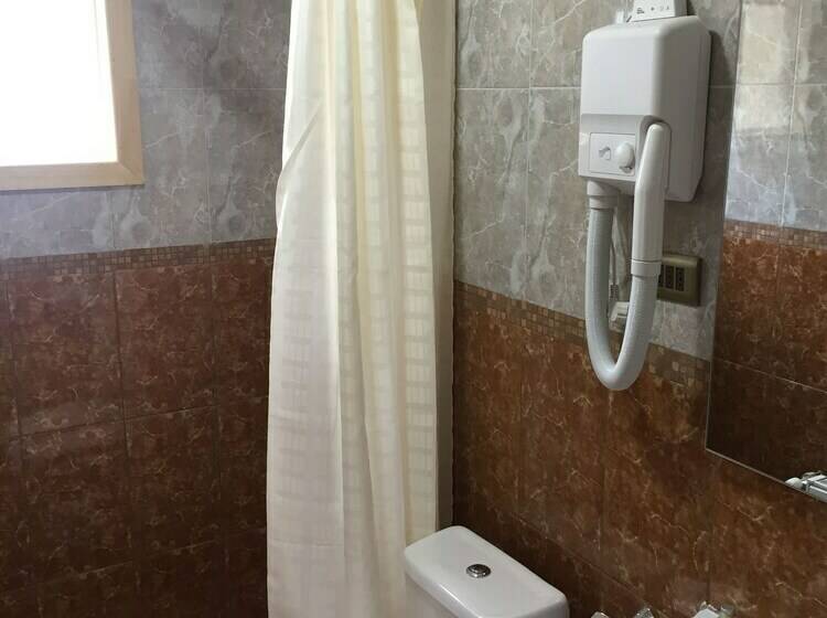 غرفة قياسية ثلاثية, Hostal Andes Patagonicos