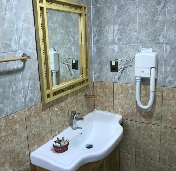 غرفة قياسية ثلاثية, Hostal Andes Patagonicos