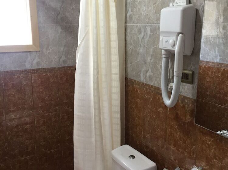 غرفة قياسية ثلاثية, Hostal Andes Patagonicos