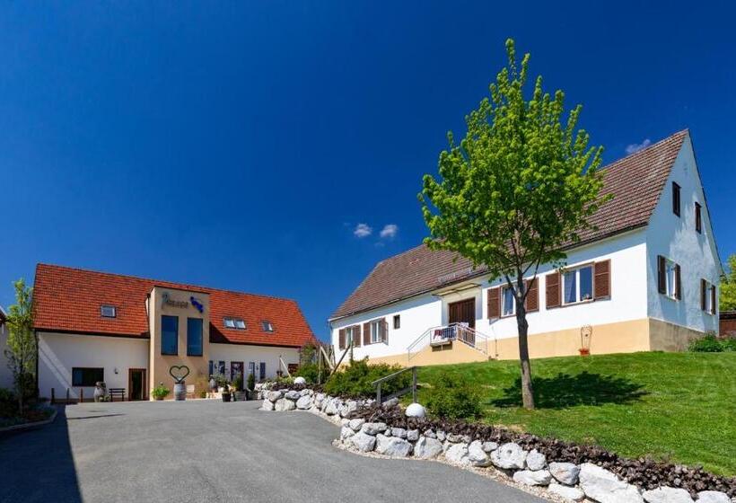 Номер Стандарт с Балконом, Weingut Und Gästezimmer Perner