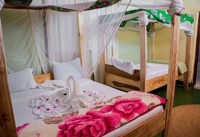 Номер Стандарт Трехместный, The  Secret  Garden  Hotel  Moshi