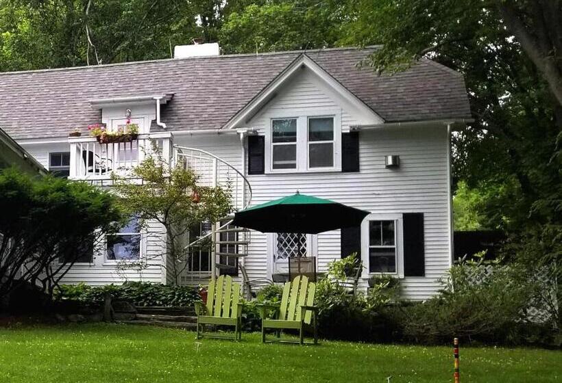 חדר סופריור עם מיטת קינג, Timbercliffe Cottage Inn