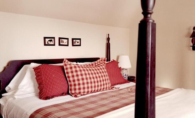חדר סופריור עם מיטת קינג, Timbercliffe Cottage Inn