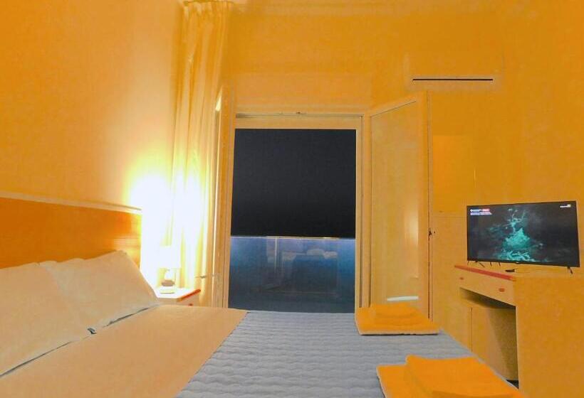 غرفة قياسية ثلاثية, Albergo Lido Diomedee