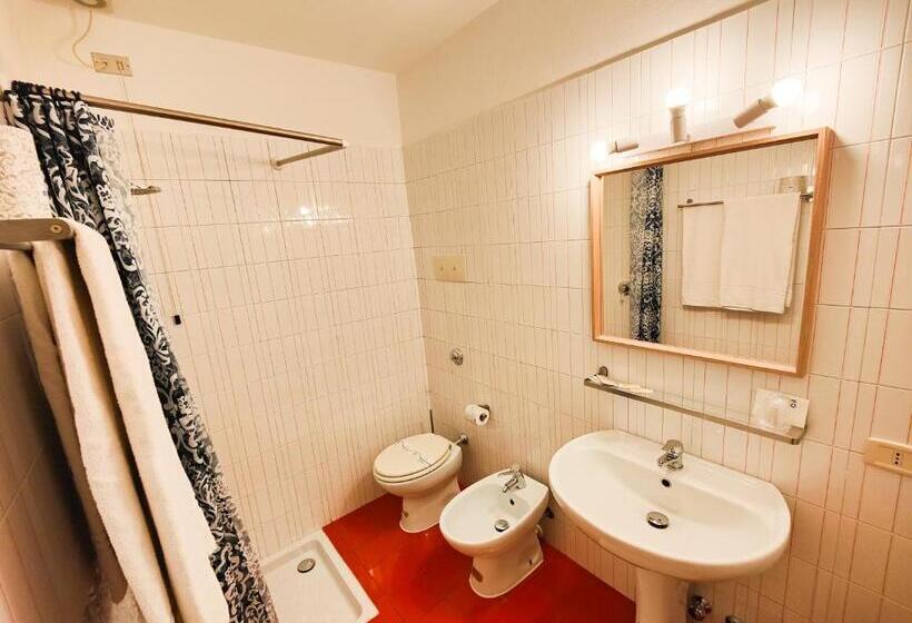4인용 스탠다드 룸, Albergo B&b Tenesi