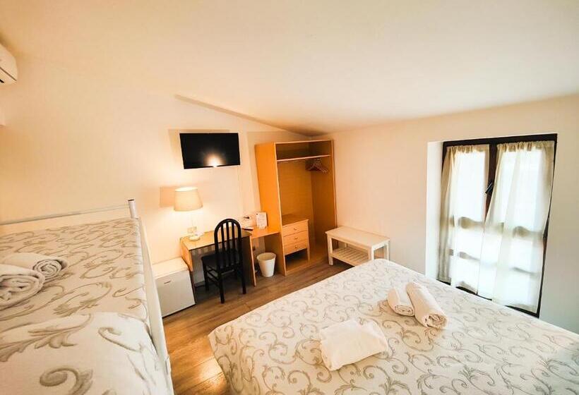 4인용 스탠다드 룸, Albergo B&b Tenesi