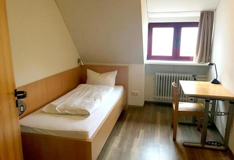 标准单人间, Jugendhaus Michaelsberg