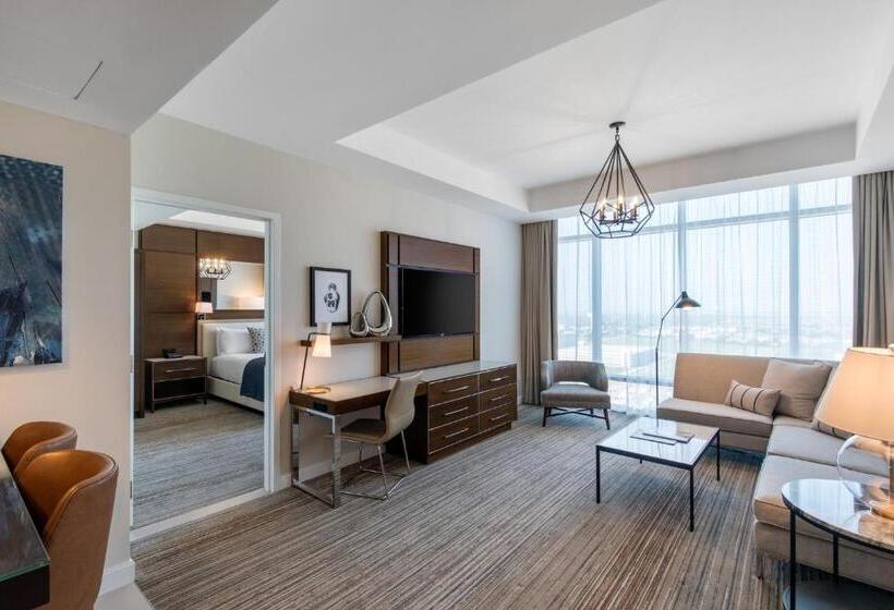 带大床的复式套间, Omni Frisco At The Star
