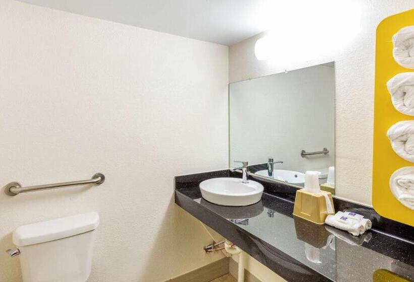 חדר סטנדרט מותאם לאדם עם מוגבלויות, Motel 6huntington, Wv