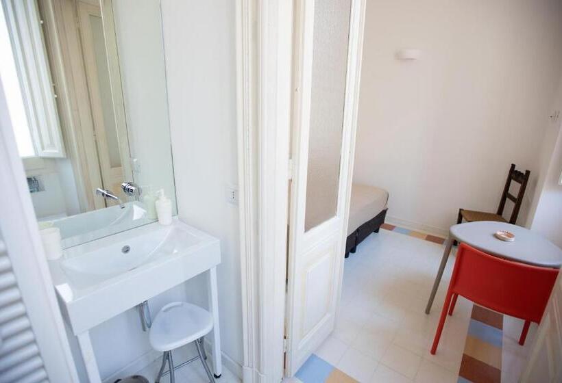 Номер Стандарт, B&b Angioy 18